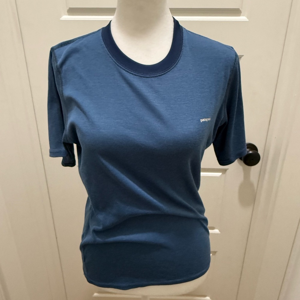 Vintage. Patagonia Capilene Knit Crewneck Tshirt. Blue. Size Small.